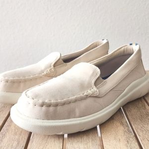 SPERRY CAPTAINS MOCCASIN SLIP ON LOAFER. IVORY/6.5